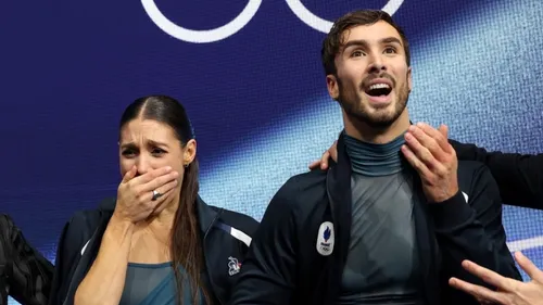 Le patineur ligérien Guillaume Cizeron décroche la médaille d'or...
