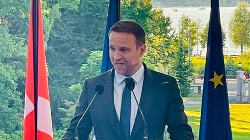 Le ministre en charge de l'industrie visite les entreprises...