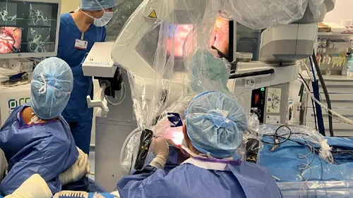 Une première mondiale : le CHU de Saint-Etienne redonne l'audition...