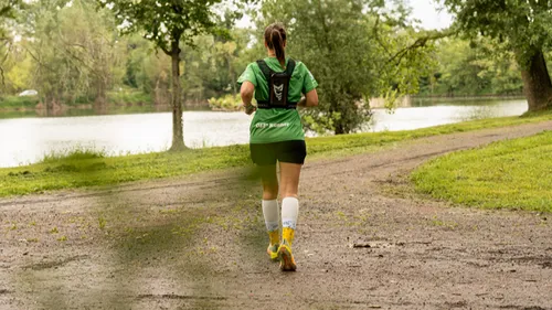 Une infirmière de la Loire court avec le plus petit défibrillateur...
