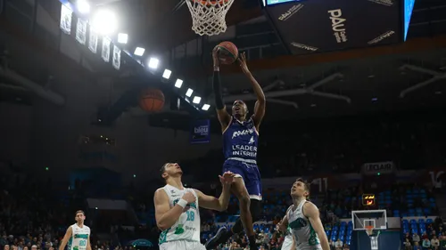 Basket : la Chorale termine fort à Pau (77-85)