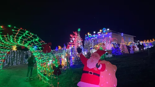 Cellieu : cette maison est décorée pour Noël... avec 4 kilomètres...
