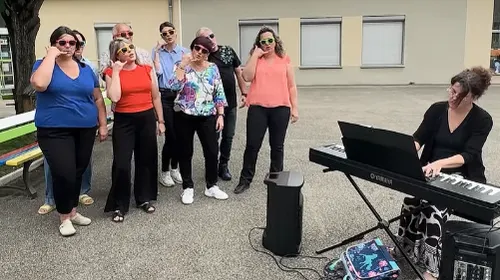 Feurs : pour sauver une classe de l'école, les élus... tournent un...