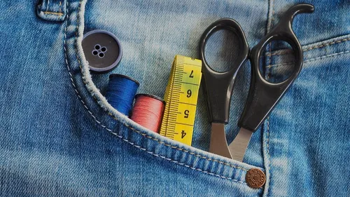 Une femme artisan labellisée pour le "bonus réparation textile"...