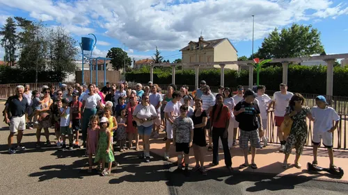 Au Coteau, mobilisation contre la fermeture des jeux aquatiques