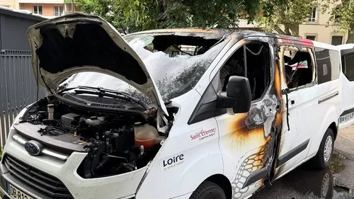 Le minibus du club de handball de Saint-Etienne métropole incendié