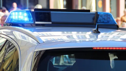 Extincteurs et bidon d'huile jetés sur les policiers : une...