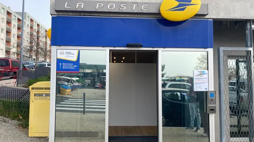 Dégradée lors des émeutes urbaines, la Poste de Montreynaud va...