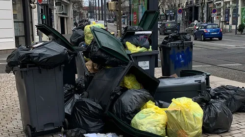 Saint-Etienne : la grève des éboueurs reconduite 