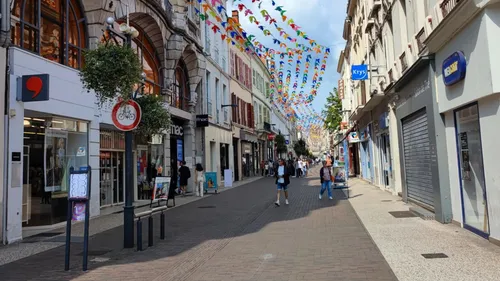 Roanne : les commerçants sommés de fermer leurs portes par la...