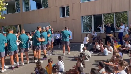 Rugby : les Australiens s'offrent une danse... avec les élèves de...