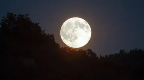 Astronomie : La dernière "Super Lune" de l'année c'est ce jeudi soir