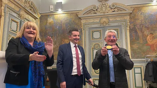 Coiffeur pendant 57 ans, Vincent Falletta reçoit la médaille d’or...