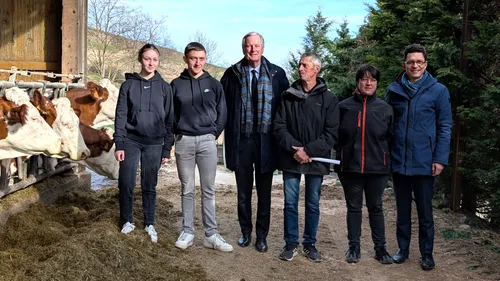 Michel Barnier sur les terres d'Antoine Vermorel sur la Côte Roannaise