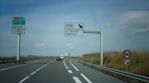 Une conductrice perd le contrôle de son véhicule. 