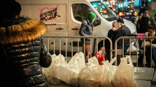 La famille de Bernard Arnault va verser une aide de 10 millions...