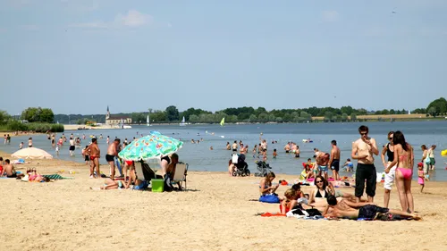 Une plage temporairement fermée au Lac du Der.