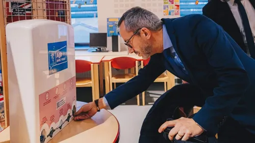 Bientôt des distributeurs de protections hygiéniques gratuites dans...