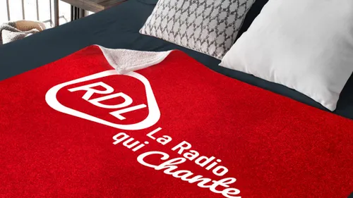Gagnez votre plaid aux couleurs de la radio avec Yoursurprise.fr ! 