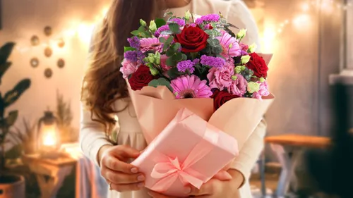 POUR LA SAINT-VALENTIN, CONTACT FM VOUS OFFRE VOTRE BOUQUET DE...