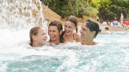 GAGNEZ VOS INVITATIONS EN FAMILLE AU CENTER PARCS LAC D'AILETTE !