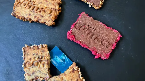 GAGNEZ VOS BISCUITS AUX COULEURS DE RADIO CONTACT !