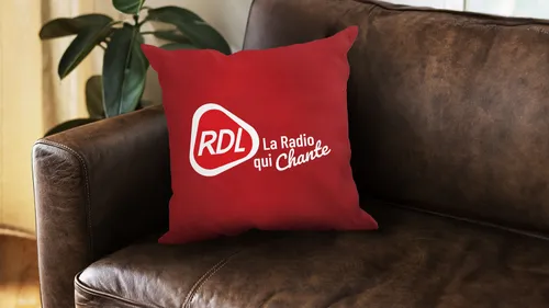 GAGNEZ VOTRE COUSSIN AUX COULEURS DE LA RADIO AVEC VISTAPRINT !
