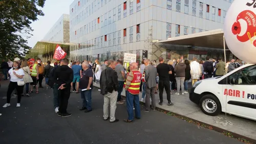 Douai : une manifestation contre la fermeture provisoire des...