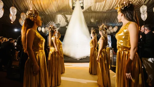 Moët & Chandon bat le record de la plus haute pyramide de coupes de...