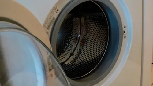 Ardennes : elle tue son chien en le faisant tourner dans le...