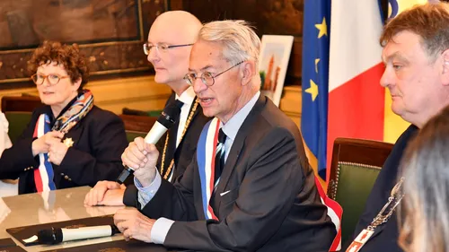 Compiègne : le maire Philippe Marini placé en garde à vue pour des...