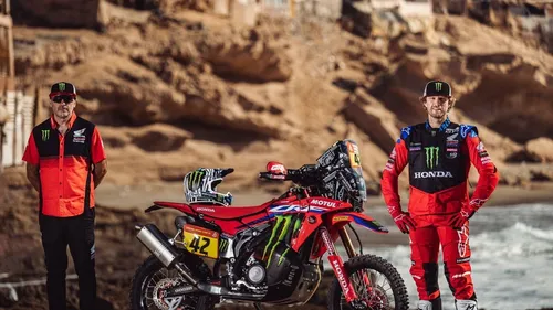 C'est parti pour Adrien Van Beveren sur le Dakar! 