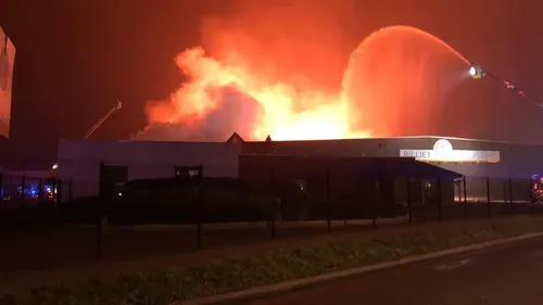 Bierne: Un incendie en cours à la menuiserie Billiet