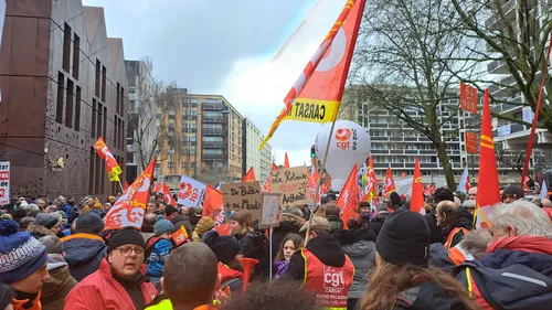 De nombreux blocages menés par des opposants à la réforme des...