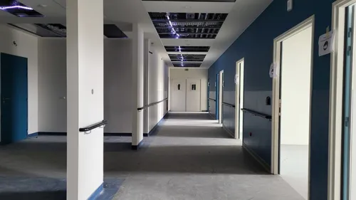 Une femme entre la vie et la mort après une attaque au couteau dans...