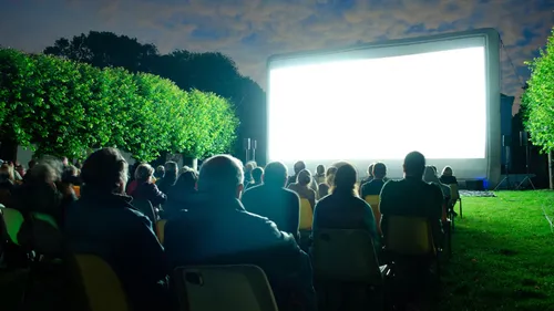 VOS PROJECTIONS CINÉMA EN PLEIN AIR, AVEC RADIO CONTACT !