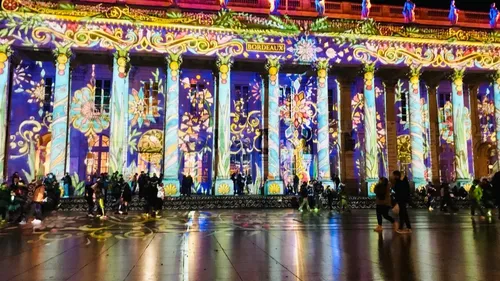 La date de lancement des illuminations de Noël à Bordeaux est...