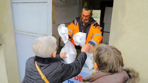 La ville de Charleville-Mézières distribue du sel aux riverains.