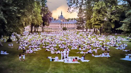 GAGNEZ VOS INVITATIONS POUR LE PIQUE NIQUE EN BLANC AU CHÂTEAU DE ...