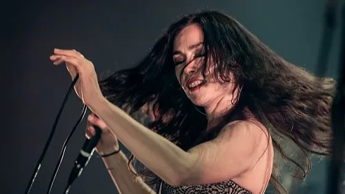 Olivia Ruiz donnera un mini concert gratuit près de Bordeaux...