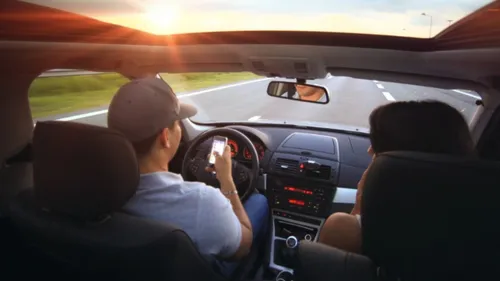 80% des automobilistes français utilisent leur téléphone portable...