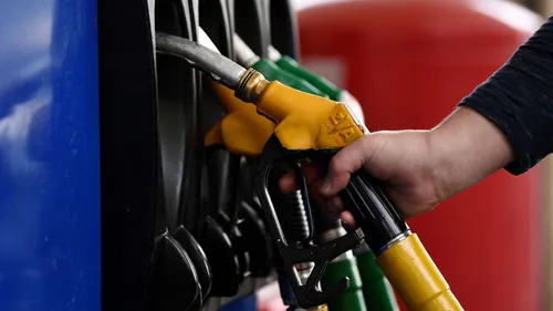 Carburants: L'assurance maladie double la remise à la pompe, pour...