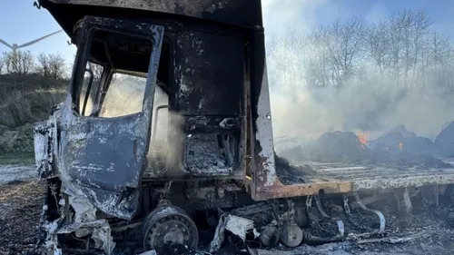 Un poids lourd s’embrase sur une départementale