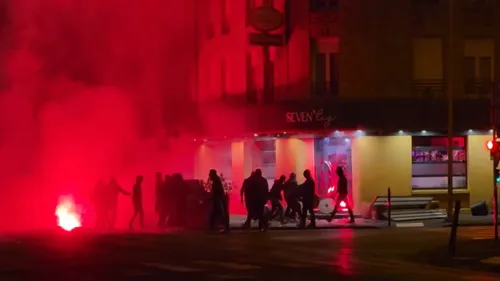 Un bar attaqué par une trentaine d'individus  