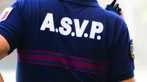 Deux agents municipaux achètent pour 150 euros de parfum avec une...