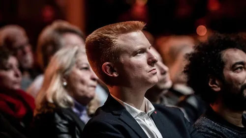 Politique: Adrien Quatennens condamné à 4 mois de prison avec...