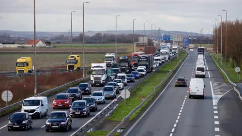 Retraites: Une opération escargot sur l'A16 ce mardi après-midi