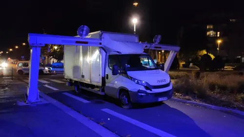 Valenciennes : une nouvelle camionnette s'est encastrée sur le...