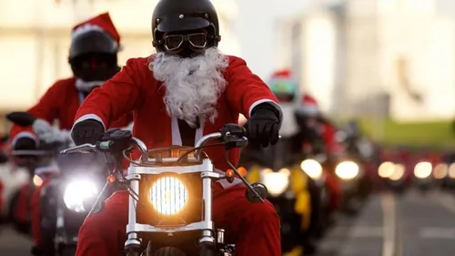 Des centaines de Pères Noël à moto vont traverser le...