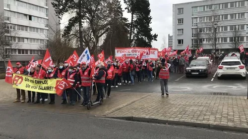 Social: Des manifs en cours, pour défendre les salaires et le...